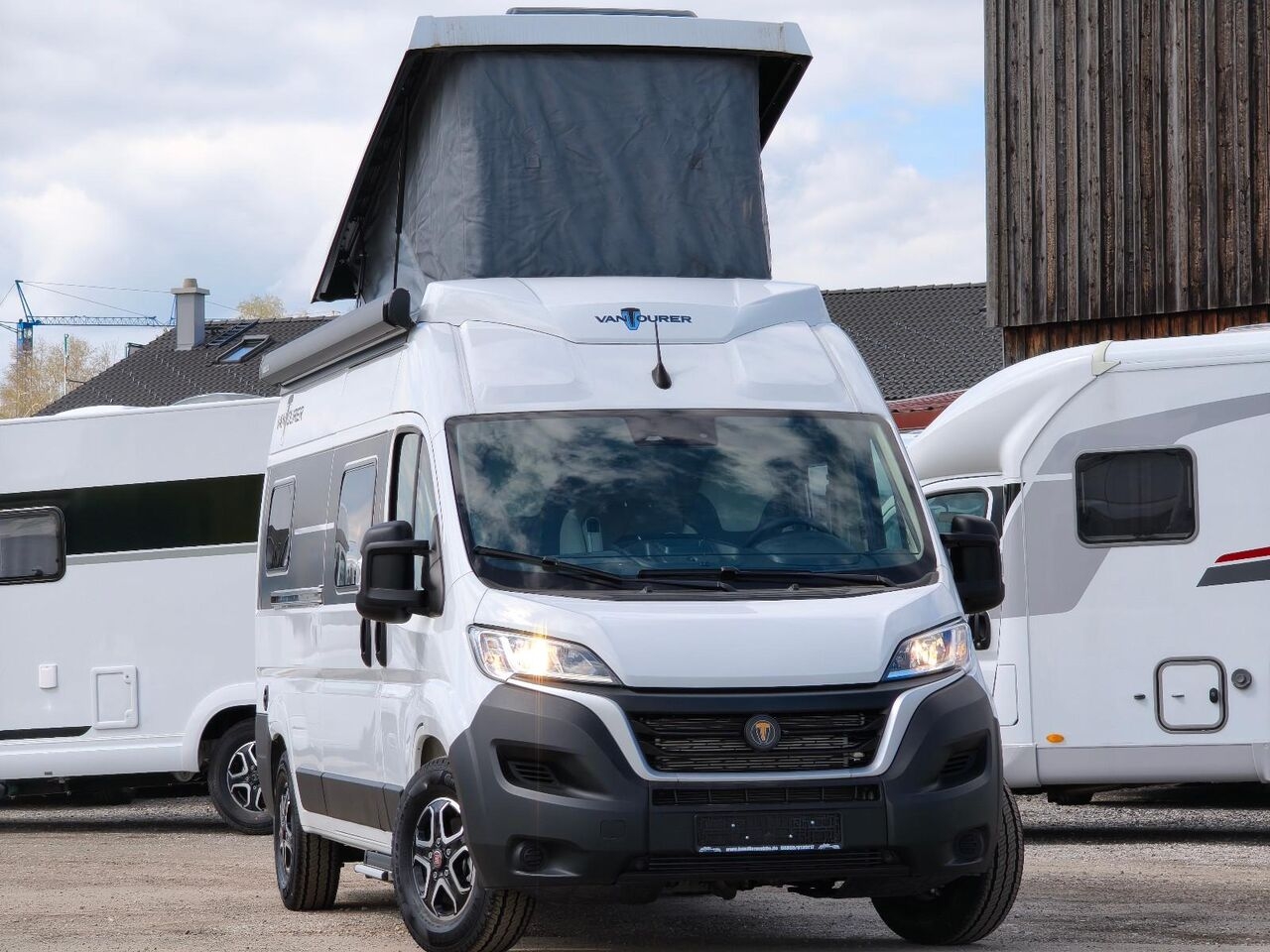 Camper van VANTourer Van 600 L , Aufstelldach,Längsbetten,Automatik VANTourer Van 600 L , Aufstelldach,Längsbetten,Automatik- Photo 2