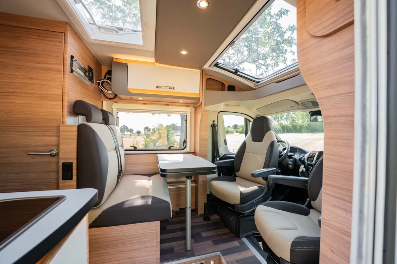 Semi-integrated motorhome Weinsberg CaraCompact EDITION PEPPER 600 MEG- Photo 4