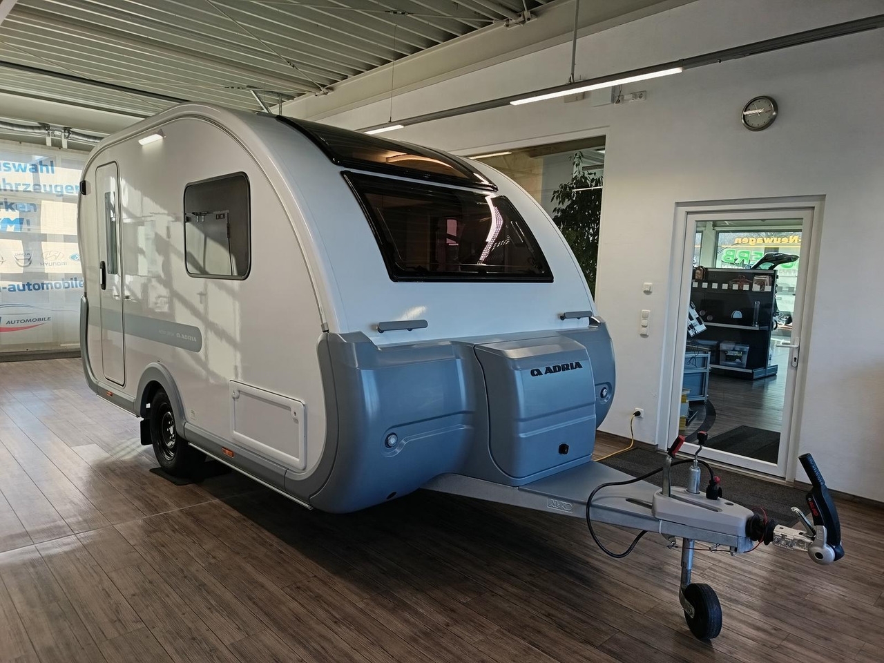 Caravan Adria Action 391 LH*1.500KG*EL.FB.-TEMP.*SCHWENK-TISCH Adria Action 391 LH*1.500KG*EL.FB.-TEMP.*SCHWENK-TISCH- Photo 2