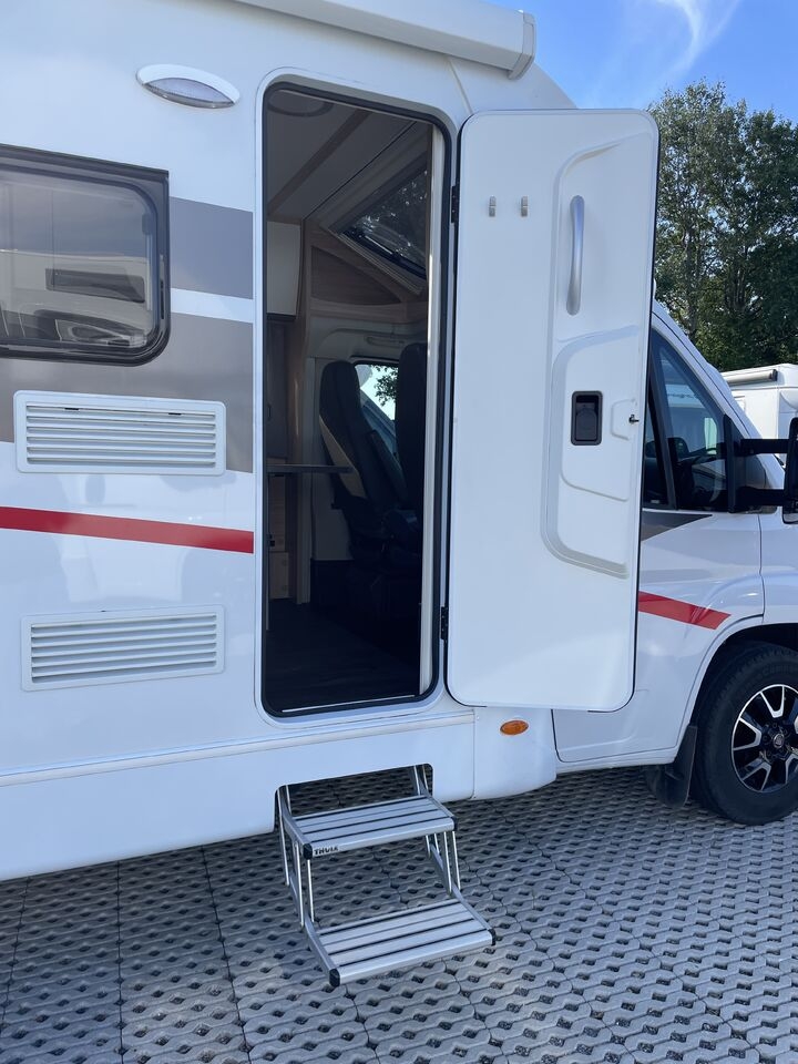 Semi-integrated motorhome Sunlight TEILINTEGRIERT T 66- Photo 2