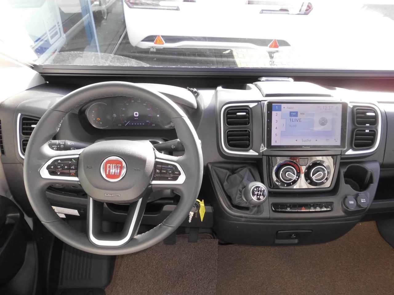 Semi-integrated motorhome Solifer Emotion 620 DB Premium STARK REDUZIERT -20.320€ Solifer Emotion 620 DB Premium STARK REDUZIERT -20.320€- Photo 5