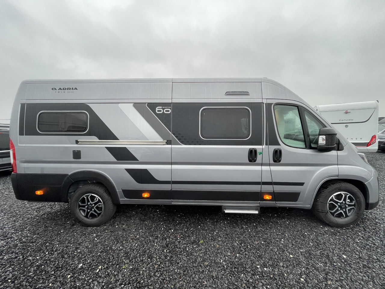 Camper Van Twin Supreme 640 SLB *60 Y Edition*Bestand* Twin Supreme 640 SLB *60 Y Edition*Bestand*- Photo 3