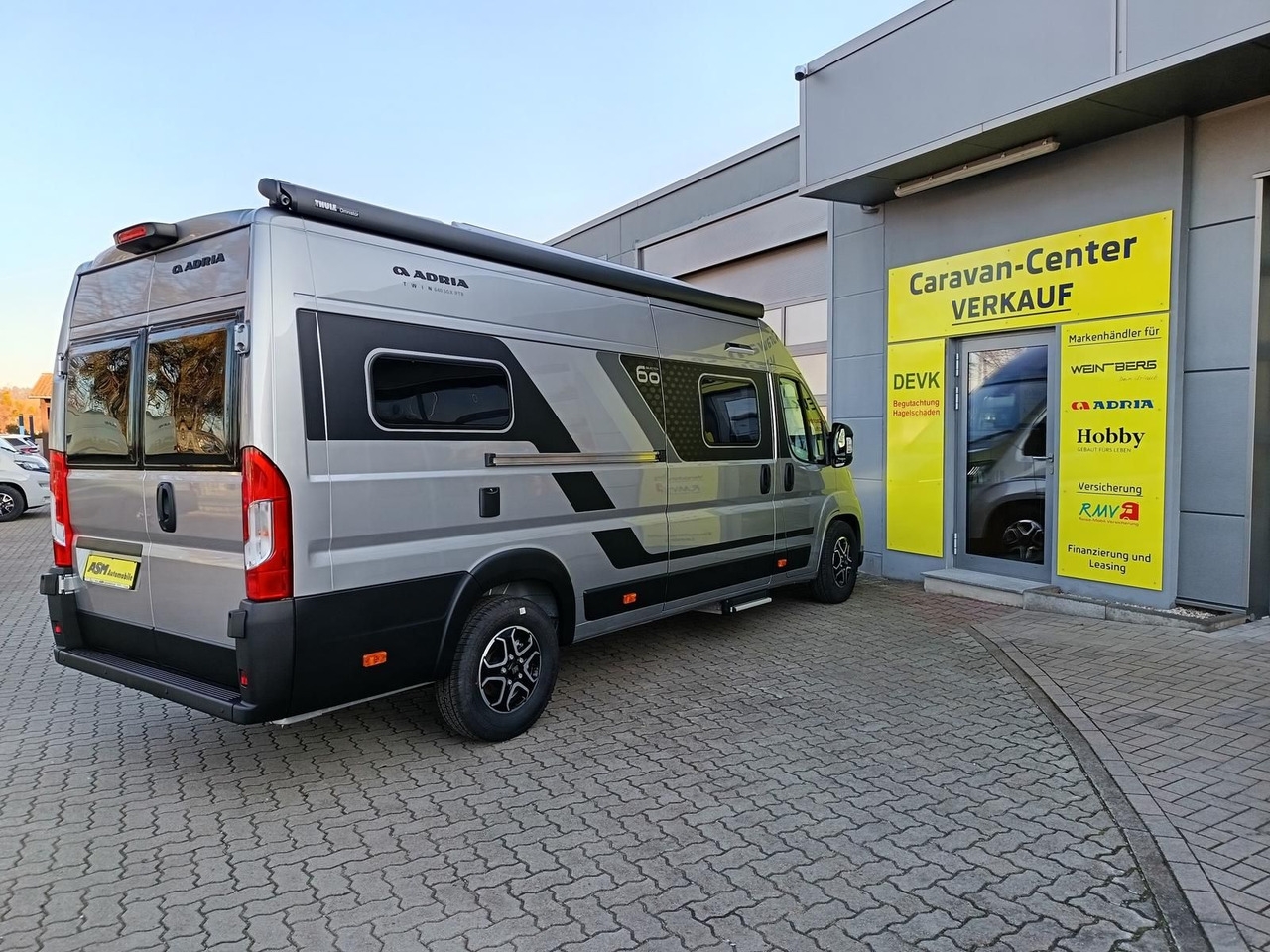 Camper Van Adria Twin "60Y" 640 SGX 4,25MAXI*JUBILEE*AUFSTELLDACH Adria Twin "60Y" 640 SGX 4,25MAXI*JUBILEE*AUFSTELLDACH- Photo 4