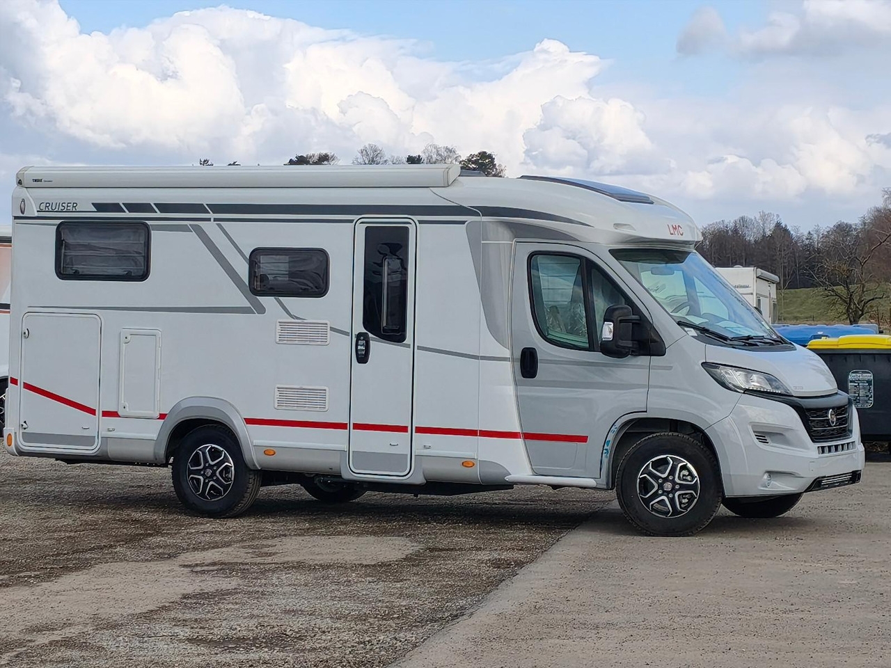 Teilintegriertes Wohnmobil LMC Cruiser V 646 G, Längsbetten, Navi,Automatik LMC Cruiser V 646 G, Längsbetten, Navi,Automatik- Photo 5