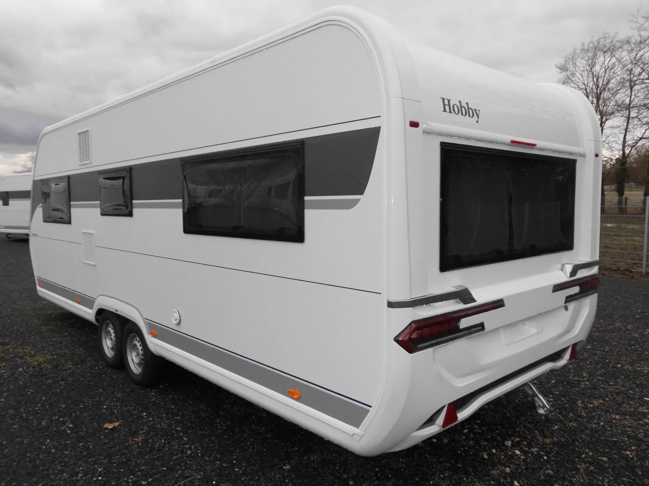 Wohnwagen Hobby Prestige 620 CL BACKOFEN KLIMA AUTARK 2200KG Hobby Prestige 620 CL BACKOFEN KLIMA AUTARK 2200KG- Photo 4