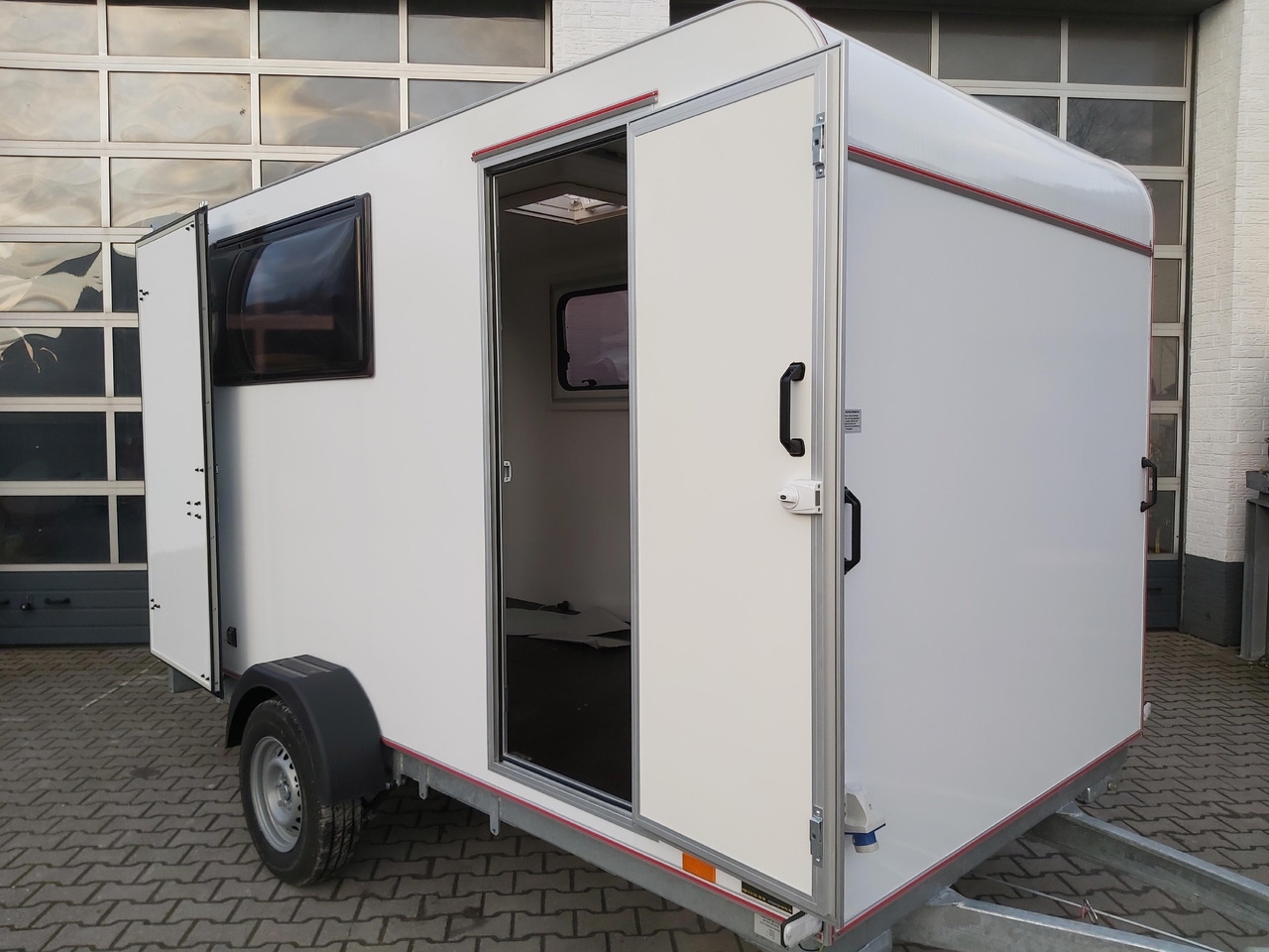 Wohnwagen Koffer Sport Camp TFS 360.00 360x180x190cm aero Seitentür 2 Fenster+ DL IL 230V 1300kg 100km/H Koffer Sport Camp TFS 360.00 360x180x190cm aero Seitentür 2 Fenster+ DL IL 230V 1300kg 100km/H- Photo 3