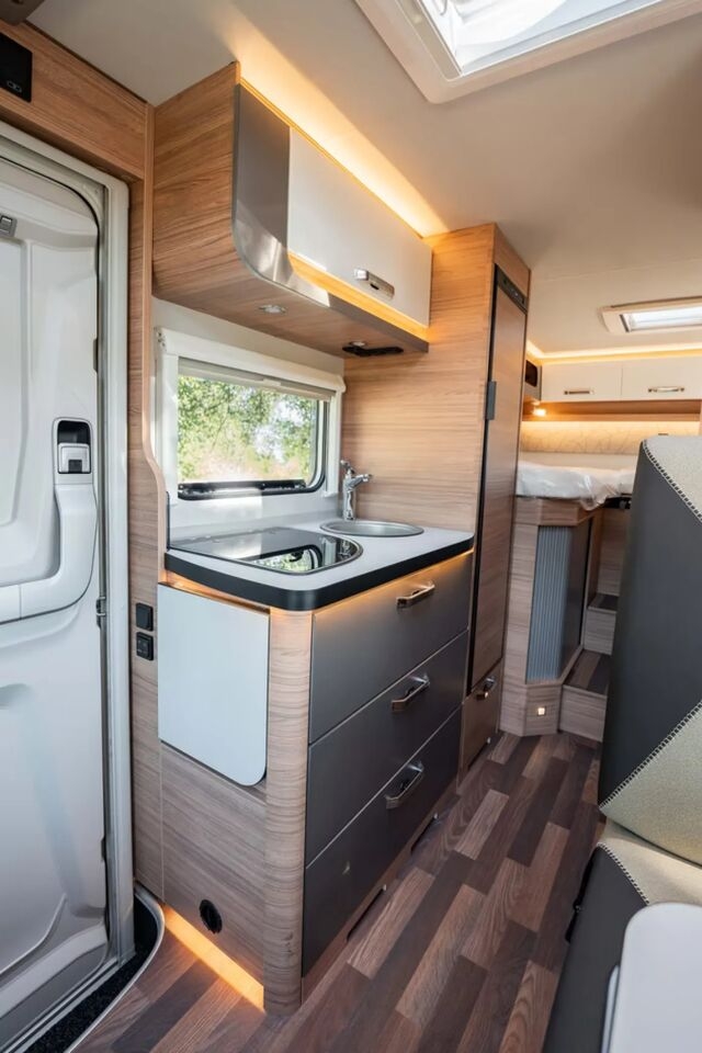 Semi-integrated motorhome Weinsberg CaraCompact EDITION PEPPER 600 MEG- Photo 5