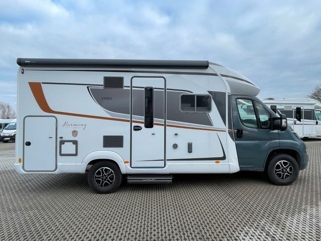 Teilintegriertes Wohnmobil Bürstner Lyseo TD 684 *ROLLSTUHLGERECHT mit Lift- Photo 3