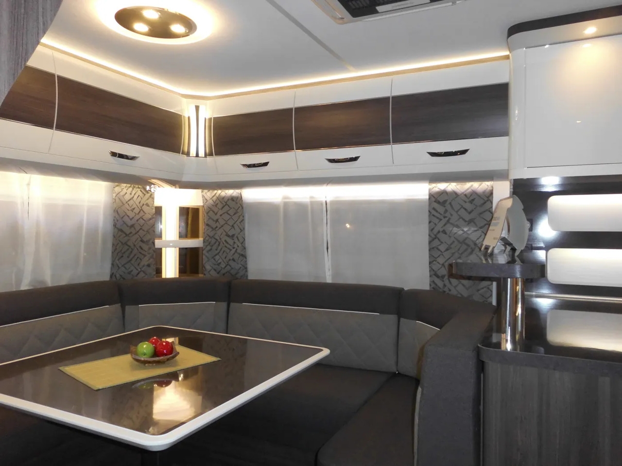 Wohnwagen Hobby Prestige 620 CL BACKOFEN KLIMA AUTARK 2200KG Hobby Prestige 620 CL BACKOFEN KLIMA AUTARK 2200KG- Photo 5