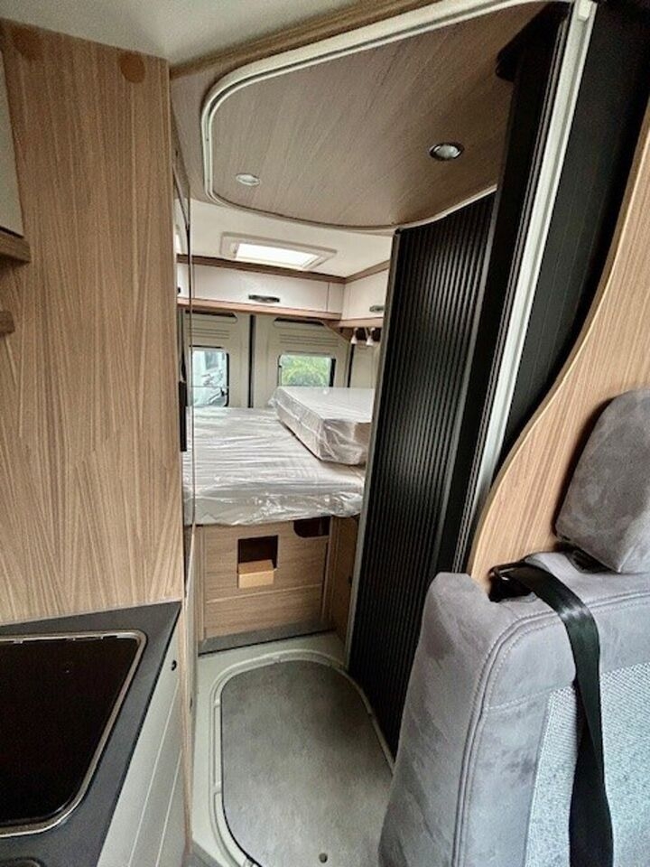 Camper Van POESSL 2Win R Plus Citroen 140 PS Autom. /Easy Driving- Photo 3