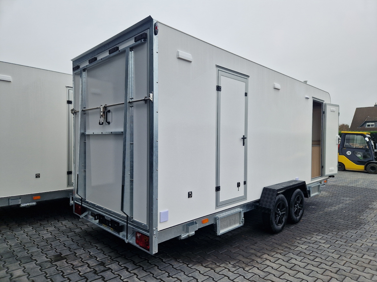 Wohnwagen Koffer Sport Camp TFS 550.01 550x200x210cm Laderaum ST & Wohnabteil 2700kg Koffer Sport Camp TFS 550.01 550x200x210cm Laderaum ST & Wohnabteil 2700kg- Photo 4