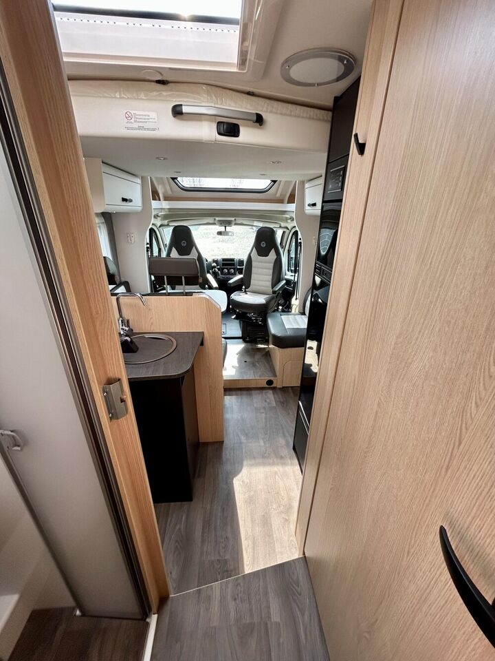 Teilintegriertes Wohnmobil SUNLIGHT Adventure T 68- Photo 2