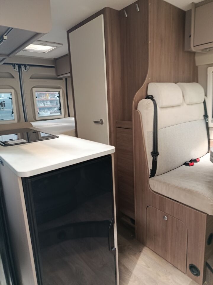 Camper Van Peugeot Boxer Carado CV600 Peugeot Boxer Carado CV600- Photo 2