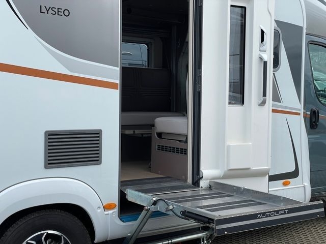 Teilintegriertes Wohnmobil Bürstner Lyseo TD 684 *ROLLSTUHLGERECHT mit Lift- Photo 5