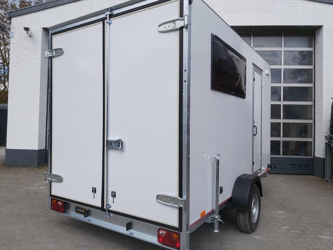 Wohnwagen Koffer Sport Camp TFS 360.00 360x200x210cm aero Seitentür Fenster Bett (L) 1300kg 100km/H Koffer Sport Camp TFS 360.00 360x200x210cm aero Seitentür Fenster Bett (L) 1300kg 100km/H- Photo 2