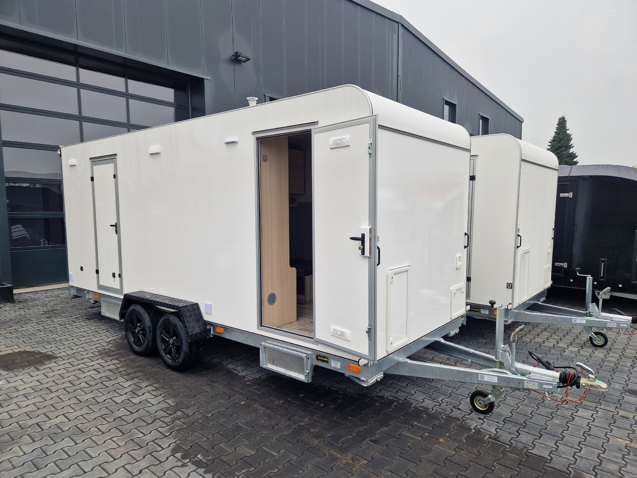 Wohnwagen Koffer Sport Camp TFS 550.01 550x200x210cm Laderaum ST & Wohnabteil 2700kg Koffer Sport Camp TFS 550.01 550x200x210cm Laderaum ST & Wohnabteil 2700kg- Photo 3