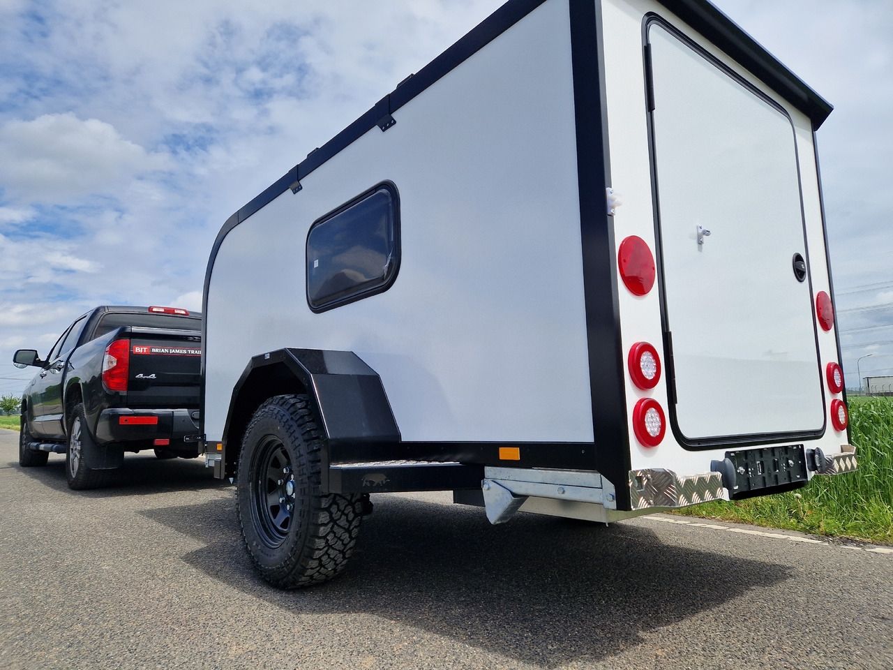 Wohnwagen Cargo Base Camp offroad M 290x148x128cm Solar Akku 12 Volt Reeling 1350kg 100km/H Cargo Base Camp offroad M 290x148x128cm Solar Akku 12 Volt Reeling 1350kg 100km/H- Photo 3