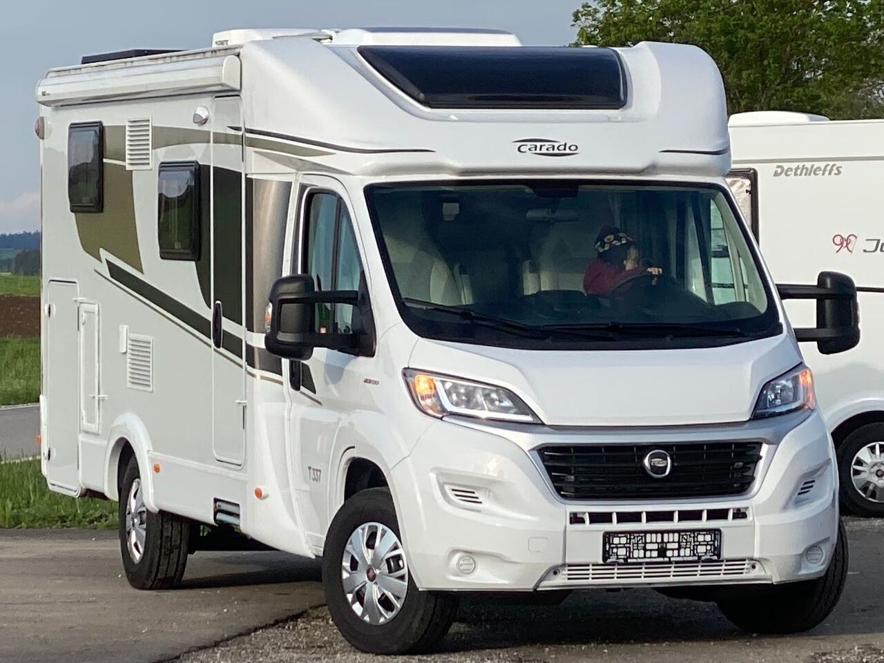 Teilintegriertes Wohnmobil Carado T 337, mit Klima, Solar,SAT,Längsbetten- Photo 4