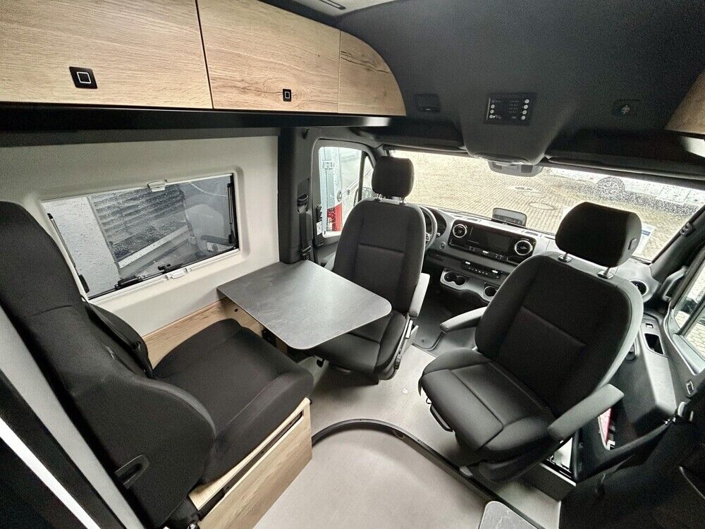 Camper Van POESSL Roadstar XT Mercedes Chassis Paket Premium- Photo 3