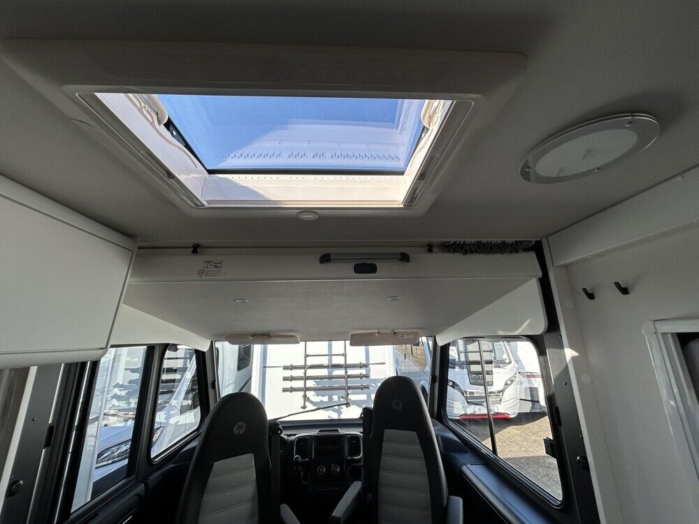Integriertes Wohnmobil SUNLIGHT Adventure I 67S Heckstützen / 2 Aubaubatterien- Photo 4