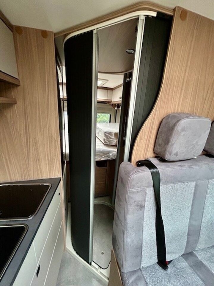 Camper Van POESSL 2Win R Plus Citroen 140 PS Autom. /Easy Driving- Photo 5