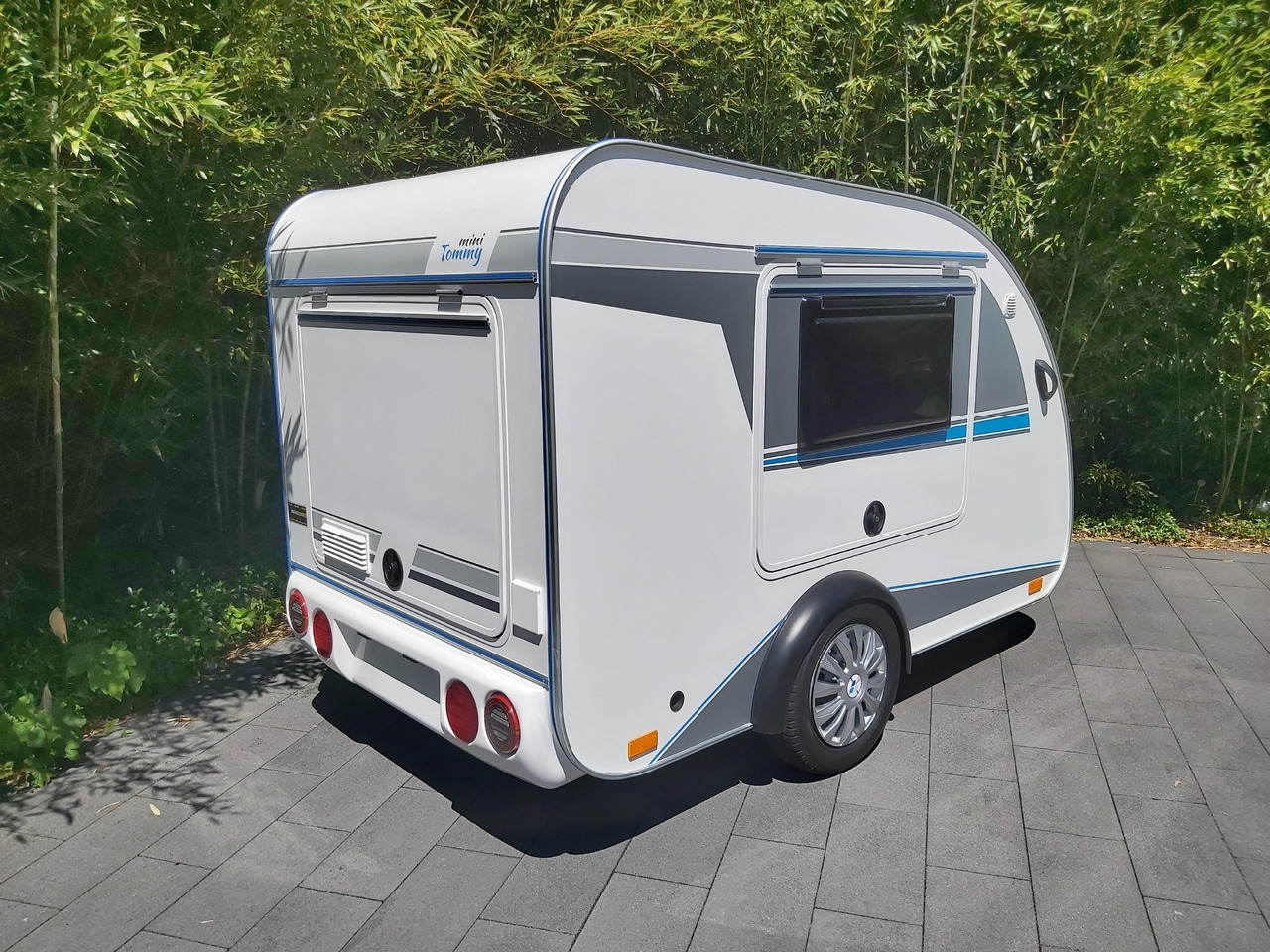 Wohnwagen Mini Camper Mini Tommy TMC25 Basic V1 252x140x121cm Küche 100km/H 750kg ohne Bremse Winter Aktion Mini Camper Mini Tommy TMC25 Basic V1 252x140x121cm Küche 100km/H 750kg ohne Bremse Winter Aktion- Photo 3