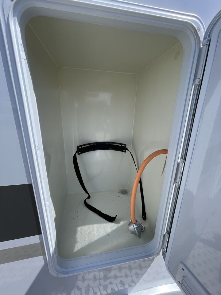 Teilintegriertes Wohnmobil Across AERO 651 CPH- Photo 4