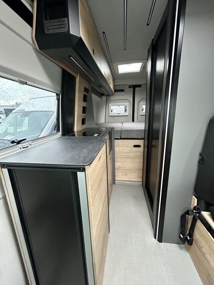 Camper Van POESSL Roadstar XT Mercedes Chassis Paket Premium- Photo 5