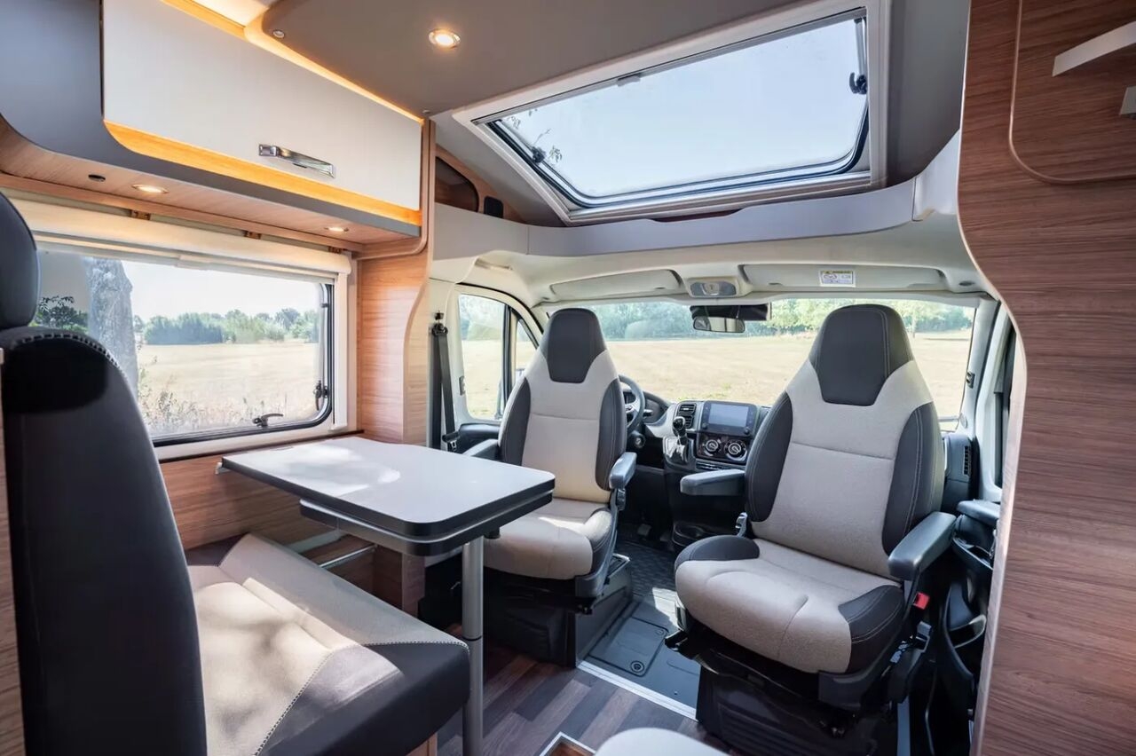 Semi-integrated motorhome Weinsberg CaraCompact EDITION PEPPER 600 MEG- Photo 3