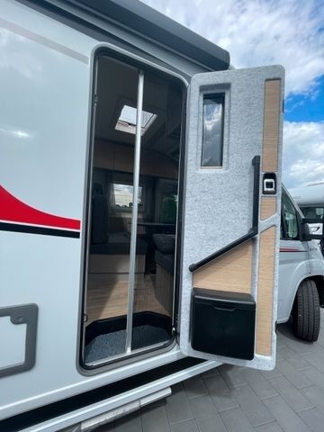 Teilintegriertes Wohnmobil Bürstner Campeo 690 4 Räder für 4 Pfoten Ready 2 Camp- Photo 2