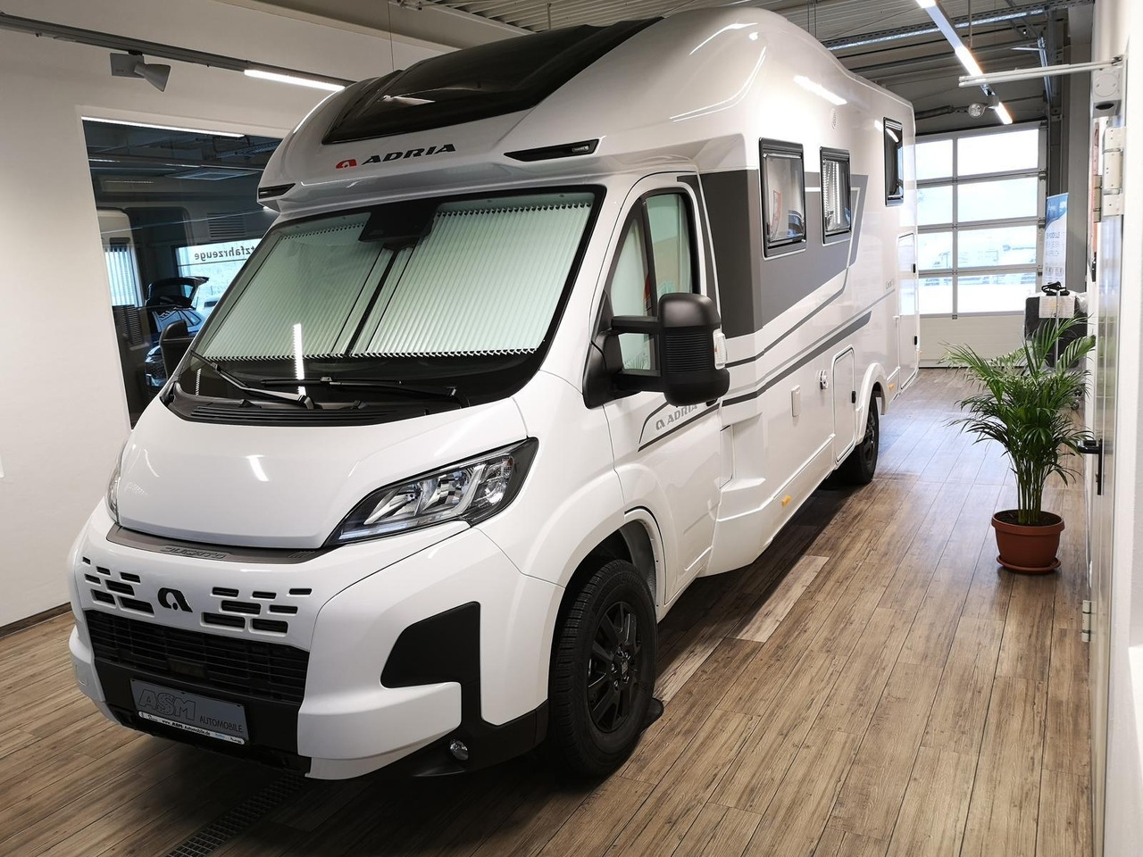 Teilintegriertes Wohnmobil Adria Coral ALL-IN 650 DL*SOLAR*MARKISE*NAVI*SOFORT* Adria Coral ALL-IN 650 DL*SOLAR*MARKISE*NAVI*SOFORT*- Photo 2