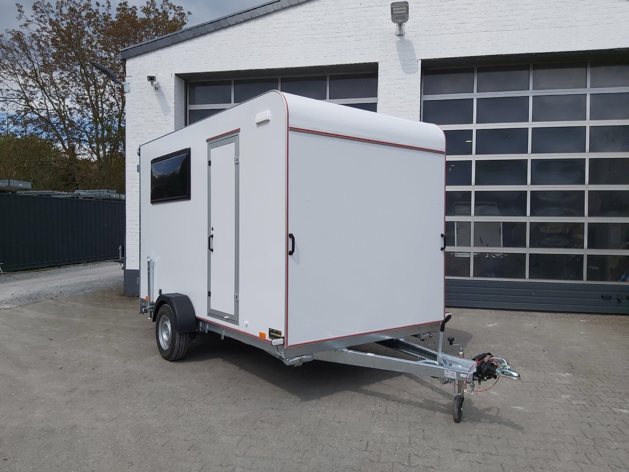 Wohnwagen Koffer Sport Camp TFS 360.00 360x200x210cm aero Seitentür Fenster Bett (L) 1300kg 100km/H Koffer Sport Camp TFS 360.00 360x200x210cm aero Seitentür Fenster Bett (L) 1300kg 100km/H- Photo 3