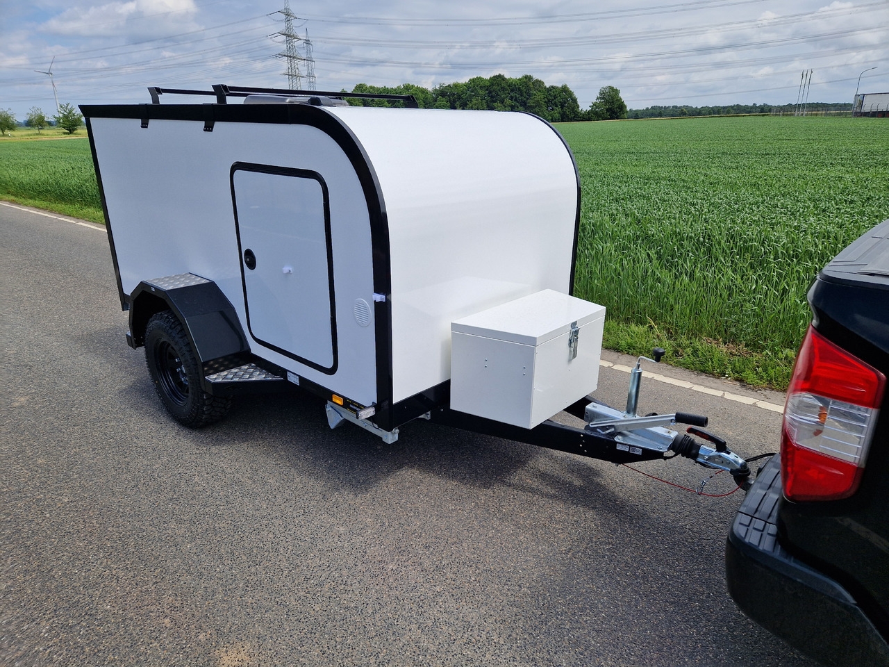 Wohnwagen Cargo Base Camp offroad M 290x148x128cm Solar Akku 12 Volt Reeling 1350kg 100km/H Cargo Base Camp offroad M 290x148x128cm Solar Akku 12 Volt Reeling 1350kg 100km/H- Photo 5