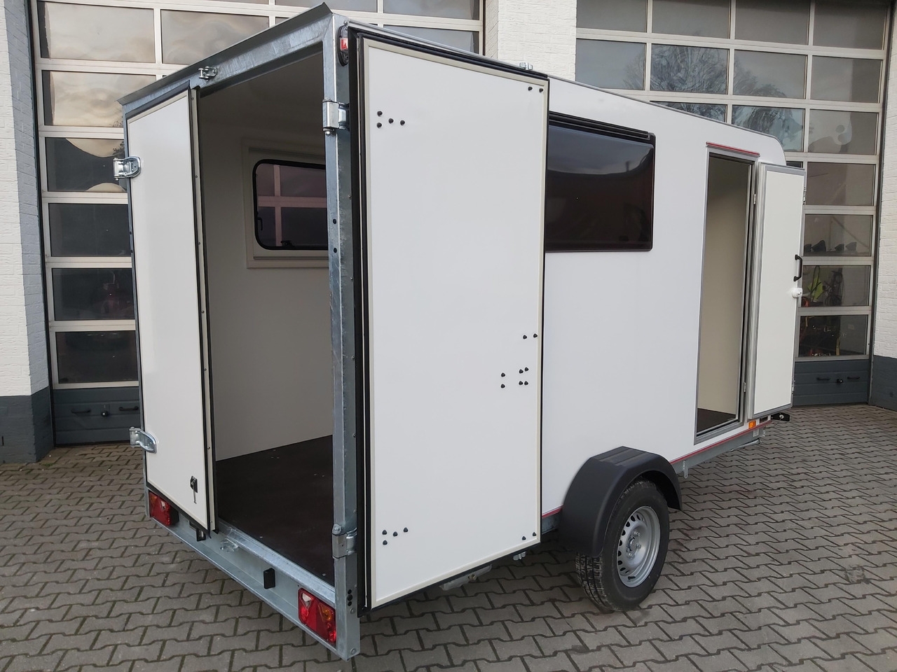 Wohnwagen Koffer Sport Camp TFS 360.00 360x180x190cm aero Seitentür 2 Fenster+ DL IL 230V 1300kg 100km/H Koffer Sport Camp TFS 360.00 360x180x190cm aero Seitentür 2 Fenster+ DL IL 230V 1300kg 100km/H- Photo 4