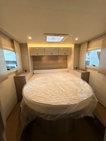 Semi-integrated motorhome Bürstner Lineo T 700 - Queensbett Bürstner Lineo T 700 - Queensbett- Photo 5