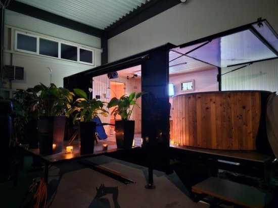 Caravan Izabella Wellnessanhänger mit Sauna und Whirlpool, Stromaggregat auf Anfrage Izabella Wellnessanhänger mit Sauna und Whirlpool, Stromaggregat auf Anfrage- Photo 2