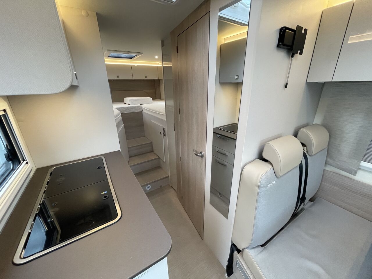 Teilintegriertes Wohnmobil Bürstner LINEO T 690 G FREISTAAT-ED.- Photo 5