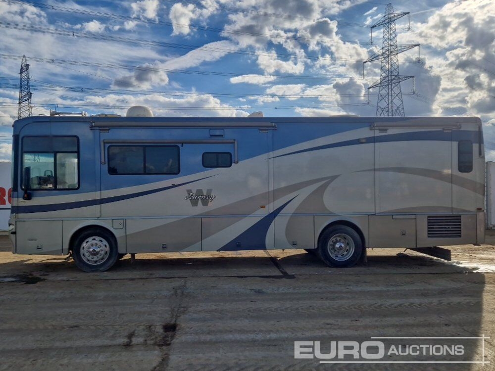 Camper Van 2004 Winnebago Journey Motorhome- Photo 2