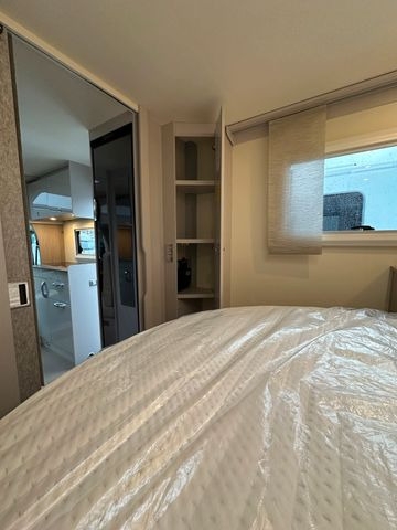 Semi-integrated motorhome Bürstner Lineo T 700 - Queensbett Bürstner Lineo T 700 - Queensbett- Photo 4
