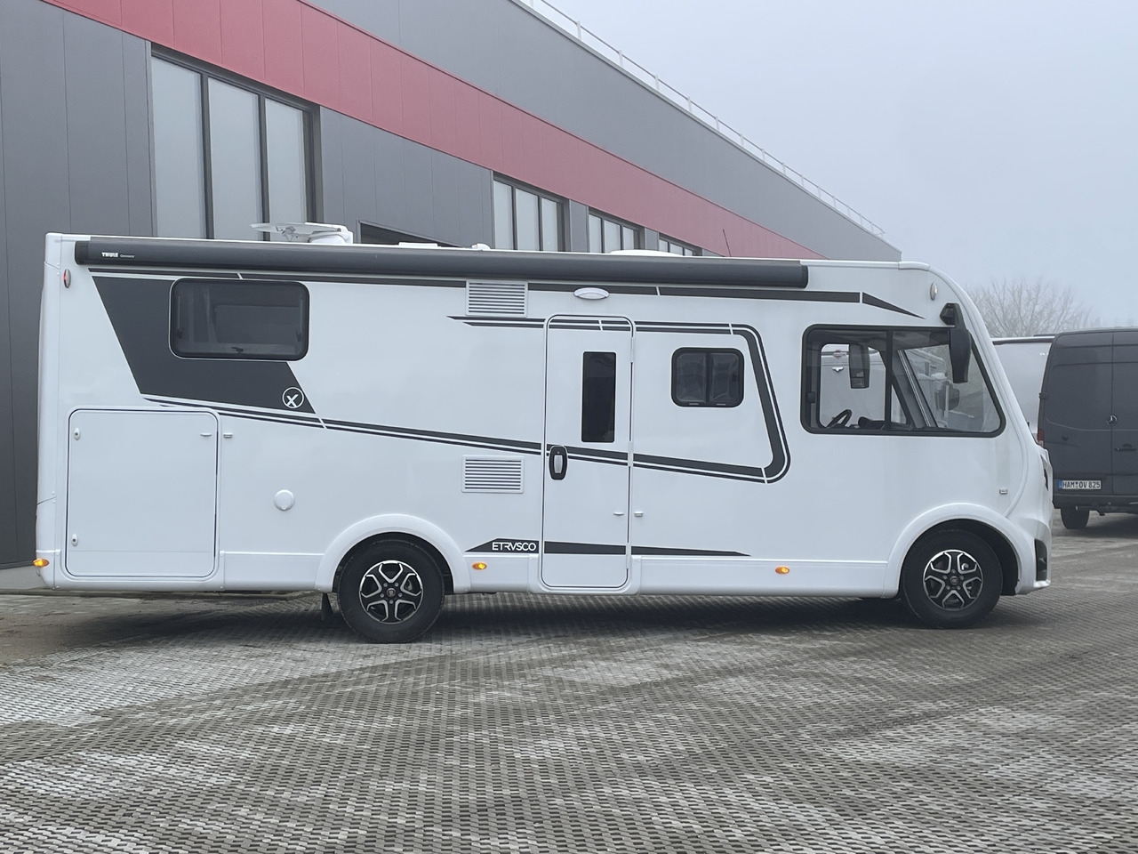 Integrated motorhome I 7400 SBC | **Auflastung 3650 Kg*Automatik*Hubbett** I 7400 SBC | **Auflastung 3650 Kg*Automatik*Hubbett**- Photo 2
