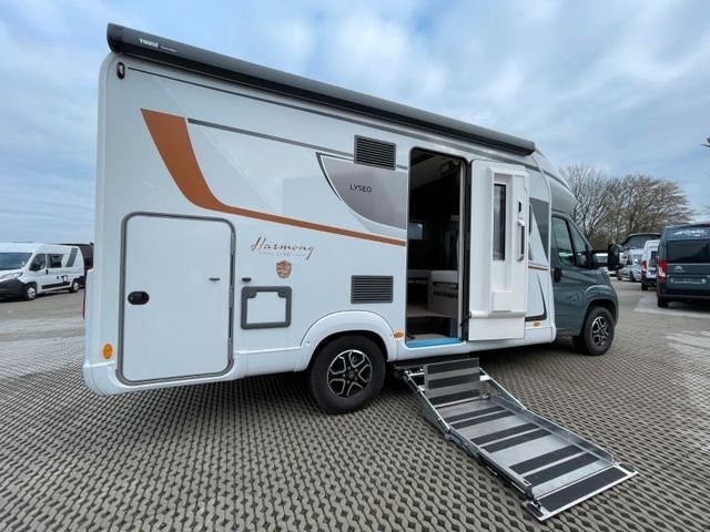 Teilintegriertes Wohnmobil Bürstner Lyseo TD 684 *ROLLSTUHLGERECHT mit Lift- Photo 4