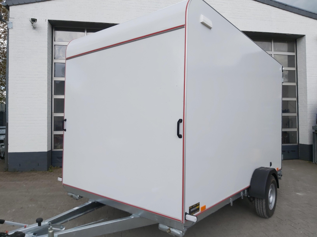 Wohnwagen Koffer Sport Camp TFS 360.00 360x200x210cm aero Seitentür Fenster Bett (L) 1300kg 100km/H Koffer Sport Camp TFS 360.00 360x200x210cm aero Seitentür Fenster Bett (L) 1300kg 100km/H- Photo 4