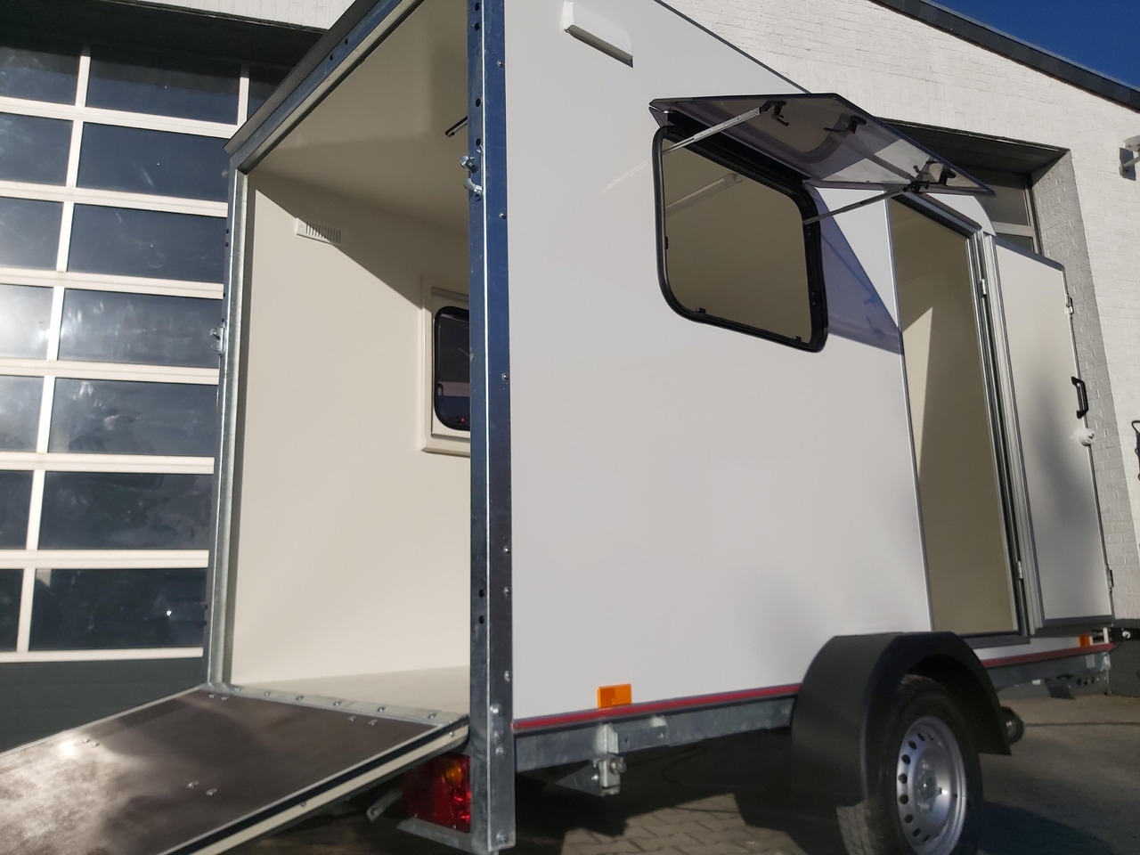 Caravan Kargo Camp TFS S Midi+ 320x150x180cm aero Seitentür Rampe Fenster+ 230V 12V 750kg Bremse 100km/H Kargo Camp TFS S Midi+ 320x150x180cm aero Seitentür Rampe Fenster+ 230V 12V 750kg Bremse 100km/H- Photo 5