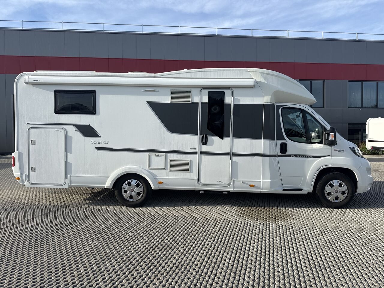 Teilintegriertes Wohnmobil Adria CORAL S 670 SC- Photo 2