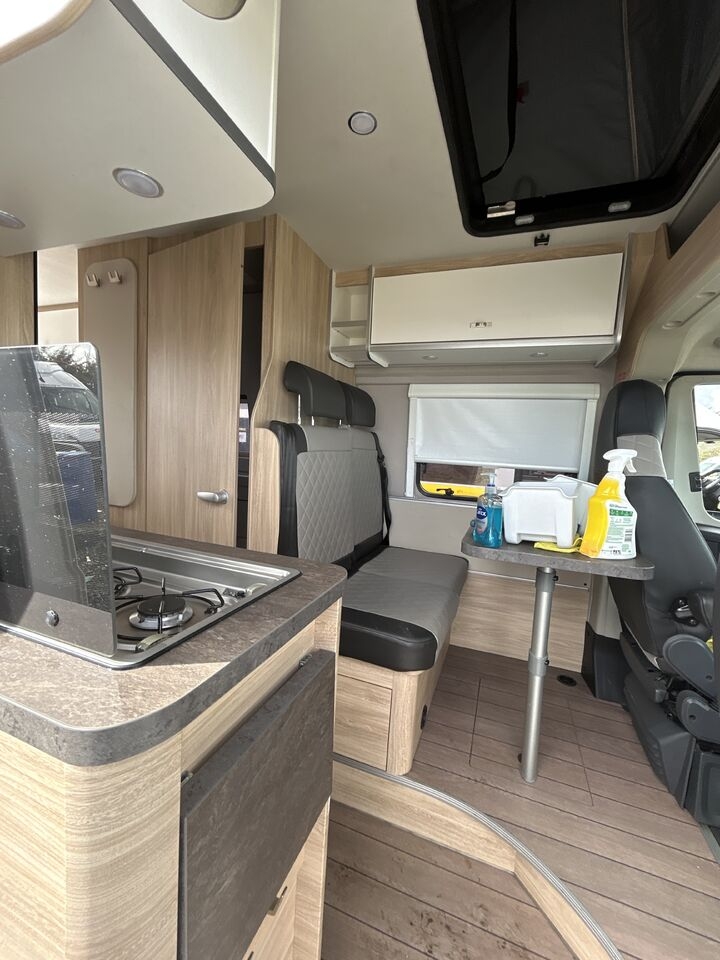 Camper van Weinsberg Carabus 600 MQ Pop-Up Roof 2.2Mjet Weinsberg Carabus 600 MQ Pop-Up Roof 2.2Mjet- Photo 2